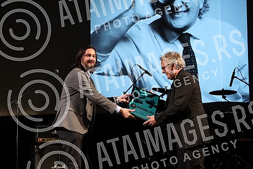 The GODUM 2021 awards ceremony of the Association of Jazz, Pop and Rock Musicians of Serbia was held at the Vuk Cultural Institution.Dodela nagrada GODUM 2021 Udruzenja muzicara dzeza, zabavne i rok muzike Srbije odrzana je u ustanovi kulture Vuk.