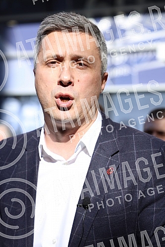 President of the Serbian movement Dveri Bosko Obradovic and environmental activist prof. Dr. Dusko Kuzovic, held a press conference in front of the building of the Radio Television of Serbia, with the topic: 