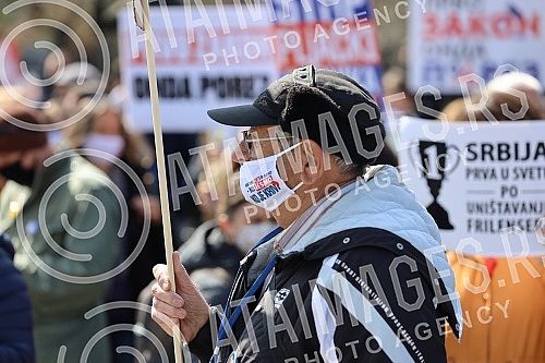 Freelancers protest against the proposal to amend the Law on personal income tax, which was adopted by the Government in front of the National assembly of Serbia.Protest frilensera zbog predloga za izmenu Zakona o porezu na dohodak gradjana koji je