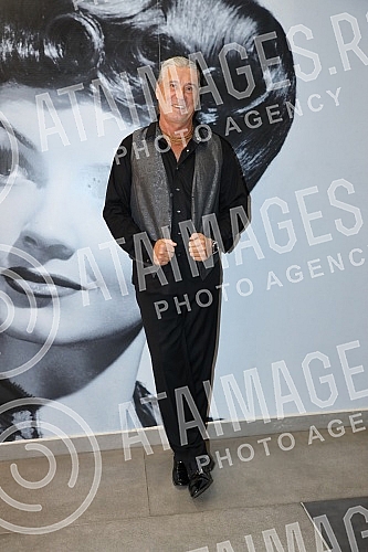 The famous Split tenor Goran Karan, after two big successful concerts in the Serbian capital in 2018 and 2019, returned to the Big Stage of the mts Dvorana.Proslavljeni splitski tenor Goran Karan, nakon dva velika uspesna koncerta u srpskoj preston