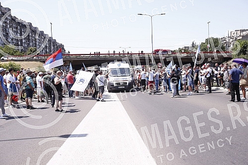 Workers of Kragujevac's Fiat blocked the highway near the Sava Center in Belgrade, as they announced because even after several rounds of negotiations they did not reach a solution with the Government of Serbia and the company on guarantees that ther