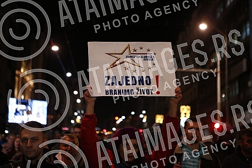 In front of the Presidency of Serbia, despite the ban on the gathering, several hundred citizens gathered at a protest organized by the organization Kreni - Promeni, demanding a ban on the extraction of pine and lithium.Ispred Predsednistva Srbije,