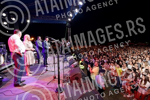 Concert on the occasion of the Day of the Municipality of Celinac on the Square in front of the Municipality. Koncert povodom Dana opstine Celinac na Trgu ispred Opstine.