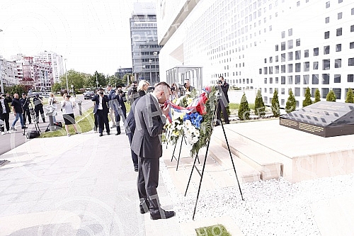 The 23rd anniversary of the bombing of the Embassy of the People's Republic of China in Belgrade in 1999, when three Chinese journalists were killed, was marked in Confucius Street.U  Konfucijevoj ulici obelezavena je 23. godisnjica bombardovanja A