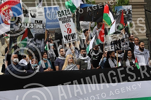 A rally in support of the Palestinian people in Jerusalem was held at the Monument to Prince Mikhail on Republic Square, organized by the Palestinian Diaspora in Serbia. Kod Spomenika knezu Mihailu, na Trg Republike odrzan skup podrske palestinskom