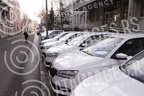 At the Republic Bureau of Statistics, representatives of the EU Delegation to Serbia handed over to the director of the Bureau Miladin Kovacevic the keys to 18 cars donated by the EU.U Republickom zavodu za statistiku predstavnici Delegacije EU u S