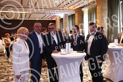 JP Putevi Srbije organized the promotion of new campaigns for raising traffic safety on state roads through the education of drivers and other traffic participants.JP Putevi Srbije je organizovalo promociju novih Kampanja za podizanje bezbednosti u