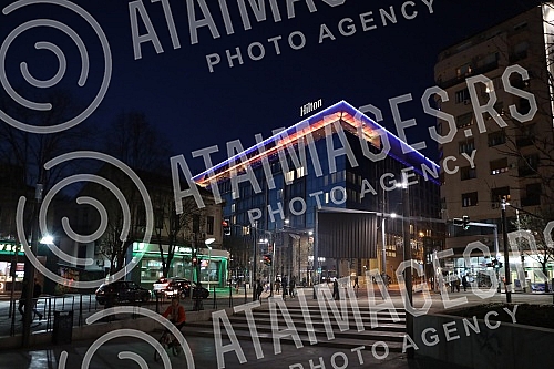 Hilton logo lit on their  hotel of Belgrade, during the night.Hilton logo na hotelu u  Beogradu, tokom noci.