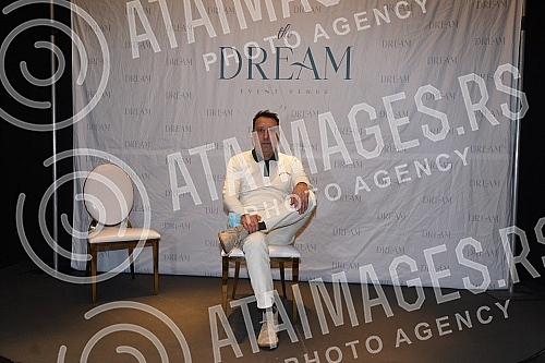 Hajrudin Hari Varesanovic - Hari Mata Hari announced at a press conference at The Dream event center a concert to be held on Saturday, December 11th.Hajrudin Hari Varesanovic -  Hari Mata Hari je na konferenciji za medije u event centru The Dream n