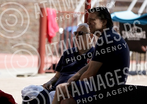 Red Star basketball players are returning to rhythm during training after a two-month break due to coronavirus pandemic. Kosarkasi Crvene zvezde se na treningu vracaju  u ritam posle dvomesecne pauze zbog pandemije korona virusa.