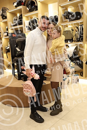 Promotion of new products of the BeSafe and Ergobaby brands with certified educators was held in the Jungle Baby store.Promocija novih proizvoda brendova BeSafe i Ergobaby uz sertifikovane edukatore odrzana je u Jungle Baby prodavnici.