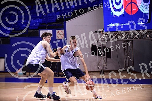 The second day of the Dusan Ivkovic Belgrade Basketball Clinic, organized by the Association of Basketball Coaches of Serbia, is held at the Ranko Zeravica Sports Hall in New Belgrade.Drugi dan Beogradske kosarkaske klinika Dusan Ivkovic u organiza