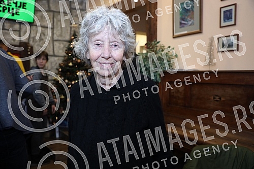 Many famous actors, musicians, athletes and writers delighted children with developmental disabilities in the humanitarian action of decorating the Christmas tree in the specific cafe 