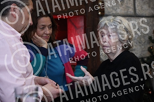 Many famous actors, musicians, athletes and writers delighted children with developmental disabilities in the humanitarian action of decorating the Christmas tree in the specific cafe 