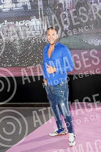 Superfinale of the fifth season of the reality program Zadruga, which is broadcast on Pink TV.Superfinale pete sezone rijaliti programa Zadruga koji se emituje na televiziji Pink.