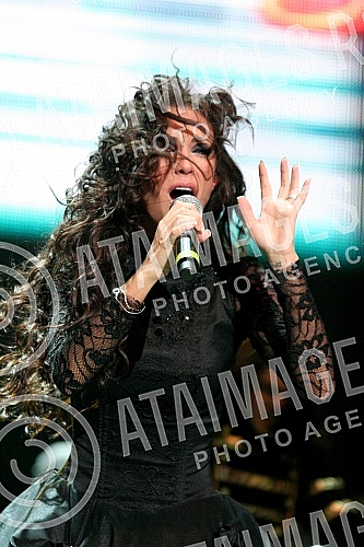 Concert latino star Anahi (Anahi Giovanna Puente Portilla) as part of a tour that promotes a special re-release of their first album 