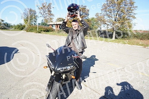 Djordje Djogani and Vesna Djogani shoot a video for a new song at the Politika printing house.Djordje Djogani i Vesna Djogani snimaju spot za novu pesmu u krugu stamparije Politika.
