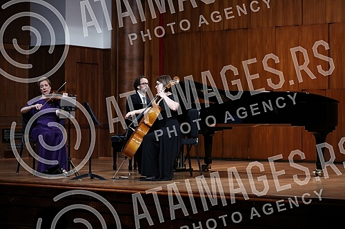 The American violinist Elizabeth Pitcairn performed in the Great Hall of the Kolarce Endowment, and the audience in Serbia had the opportunity to hear for the first time the sounds of one of the most famous and expensive violins in the world, the Red