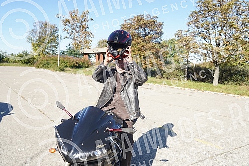 Djordje Djogani and Vesna Djogani shoot a video for a new song at the Politika printing house.Djordje Djogani i Vesna Djogani snimaju spot za novu pesmu u krugu stamparije Politika.