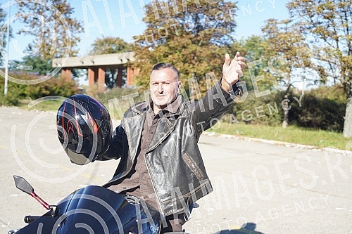 Djordje Djogani and Vesna Djogani shoot a video for a new song at the Politika printing house.Djordje Djogani i Vesna Djogani snimaju spot za novu pesmu u krugu stamparije Politika.