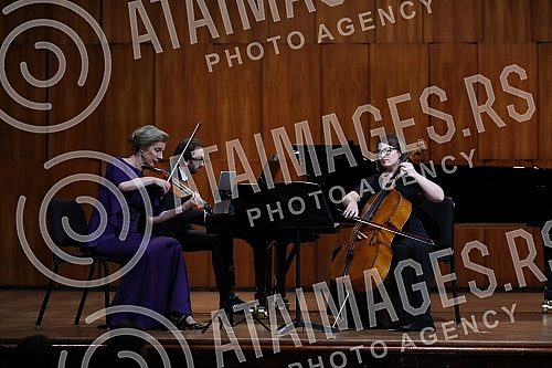 The American violinist Elizabeth Pitcairn performed in the Great Hall of the Kolarce Endowment, and the audience in Serbia had the opportunity to hear for the first time the sounds of one of the most famous and expensive violins in the world, the Red