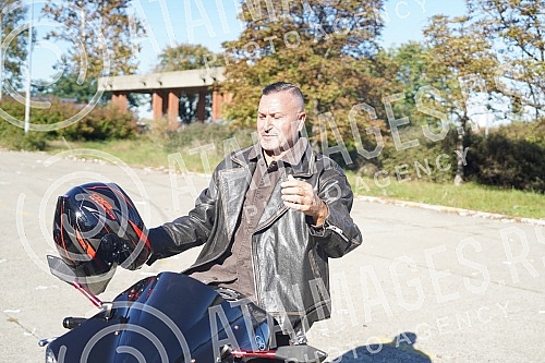 Djordje Djogani and Vesna Djogani shoot a video for a new song at the Politika printing house.Djordje Djogani i Vesna Djogani snimaju spot za novu pesmu u krugu stamparije Politika.