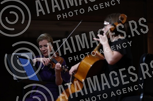 The American violinist Elizabeth Pitcairn performed in the Great Hall of the Kolarce Endowment, and the audience in Serbia had the opportunity to hear for the first time the sounds of one of the most famous and expensive violins in the world, the Red
