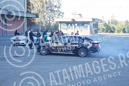 Djordje Djogani and Vesna Djogani shoot a video for a new song at the Politika printing house.Djordje Djogani i Vesna Djogani snimaju spot za novu pesmu u krugu stamparije Politika.
