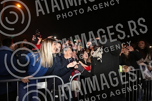 Citizens and tourists in Banja Luka welcomed the New Year 2022 on Krajina Square to the music of regional stars Petra Grasa and Neda Ukraden.Gradjani i turisti u Banjaluci docekali su Novu 2022. godinu na Trgu Krajine uz muziku regionalnih zvezda P