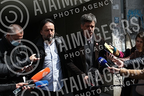 Representatives of the Association of Journalists of Serbia and the Independent Association of Journalists of Serbia laid wreaths and lit candles at the scene of the murder of editor and publisher Slavko Curuvija.Na mestu ubistva urednika i izdavac