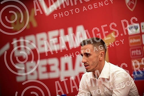Goal scorer Aleksandar Pesic signed a three-year contract, with the possibility of extending the cooperation for another year, with Crvena Zvezda and expressed great satisfaction about returning to his home.Golgeter Aleksandar Pesic je potpisao tro