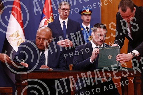 In the presence of the President of the Republic of Serbia, Aleksandar Vucic, and the President of the Arab Republic of Egypt, Abdel Fattah al-Sisi, 13 cooperation agreements were signed, including the cooperation program between the Government of Se