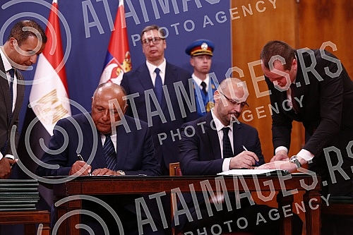 Memorandum o razumevanju o saradnji Razvojne agencije Srbije i Uprave slobodnih zona - GAFI o jacanju bilateralnih investicionih odnosa potpisali su direktor Razvojne agencije Srbije Rados Gazdic i ministar spoljnih poslova Egipta Samih Sukri, a njih