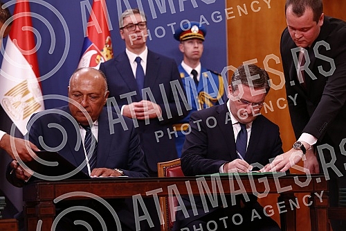 The memorandum of understanding on the mutual cancellation of visas for holders of diplomatic, official and special passports was signed by the heads of diplomacy of the two countries, Nikola Selakovic and Samih Sukri.Memorandum o razumevanju o med