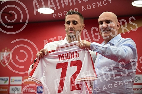 Goal scorer Aleksandar Pesic signed a three-year contract, with the possibility of extending the cooperation for another year, with Crvena Zvezda and expressed great satisfaction about returning to his home.Golgeter Aleksandar Pesic je potpisao tro