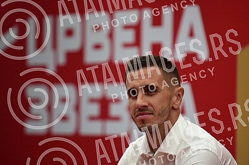 Goal scorer Aleksandar Pesic signed a three-year contract, with the possibility of extending the cooperation for another year, with Crvena Zvezda and expressed great satisfaction about returning to his home.Golgeter Aleksandar Pesic je potpisao tro