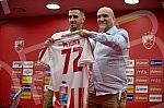 Goal scorer Aleksandar Pesic signed a three-year contract, with the possibility of extending the cooperation for another year, with Crvena Zvezda and expressed great satisfaction about returning to his home.Golgeter Aleksandar Pesic je potpisao tro