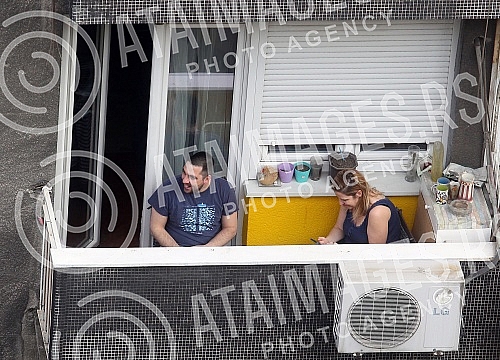Belgrade residents on the terraces and rooftops of buildings during the curfew, which began at 6 p.m., ending Monday at 5 p.m.Stanovnici Beograda na terasama i krovovima zgrada tokom policijskog casa koji je poceo u peak u 18.00 casova, a zavrsava s