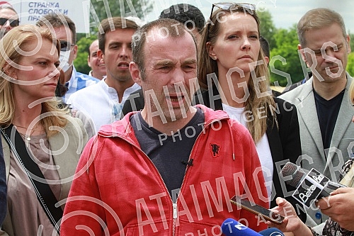 On the Sava embankment near the ramp, a joint conference was held by the SAA and the Association of the Sava embankment Citizens' Group.Na Savskom nasipu kod rampe zajednicku konferenciju odrzali su SSP-a i Udruzenja grupe gradana Savski nasip. 