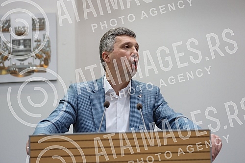 Organized by the Serbian movement Dveri in the hall of the Municipal Assembly of Stari grad, a panel discussion was held on the referendum LET'S NOT GIVE A CONSTITUTION!U organizaciji Srpskog pokreta Dveri u sali Skupstine opstine Stari grad odrzan