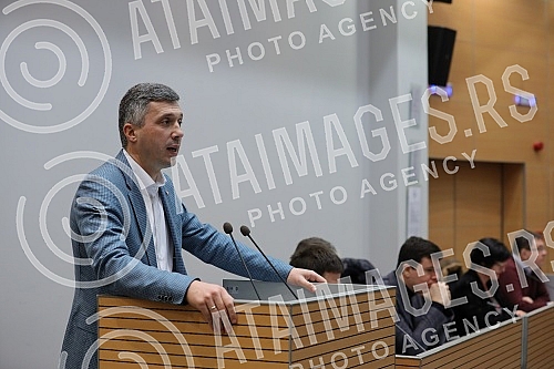 Organized by the Serbian movement Dveri in the hall of the Municipal Assembly of Stari grad, a panel discussion was held on the referendum LET'S NOT GIVE A CONSTITUTION!U organizaciji Srpskog pokreta Dveri u sali Skupstine opstine Stari grad odrzan
