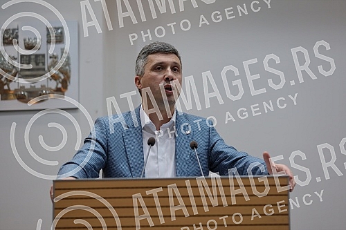Organized by the Serbian movement Dveri in the hall of the Municipal Assembly of Stari grad, a panel discussion was held on the referendum LET'S NOT GIVE A CONSTITUTION!U organizaciji Srpskog pokreta Dveri u sali Skupstine opstine Stari grad odrzan