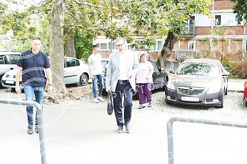 The arrival of members of the Serbian Progressive Party to the session of the Presidency, where a decision will be made on the SNS candidate for the President of the National Assembly.Dolazak clanova Srpske napredne stranke na sednicu Predsednistva