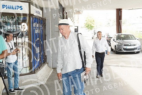 The arrival of members of the Serbian Progressive Party to the session of the Presidency, where a decision will be made on the SNS candidate for the President of the National Assembly.Dolazak clanova Srpske napredne stranke na sednicu Predsednistva