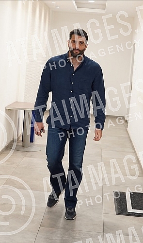 The arrival of members of the Serbian Progressive Party to the session of the Presidency, where a decision will be made on the SNS candidate for the President of the National Assembly.Dolazak clanova Srpske napredne stranke na sednicu Predsednistva