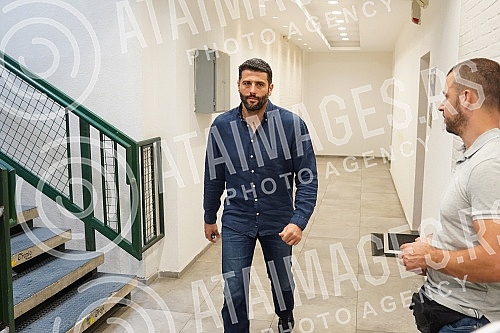 The arrival of members of the Serbian Progressive Party to the session of the Presidency, where a decision will be made on the SNS candidate for the President of the National Assembly.Dolazak clanova Srpske napredne stranke na sednicu Predsednistva