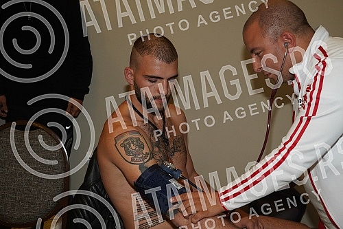 The measurement of fighters in front of the Memorial of prof. Dr. Miroslav Popovic.Merenje boraca pred Memorijal prof. dr Miroslav Popovic.