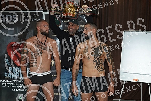 The measurement of fighters in front of the Memorial of prof. Dr. Miroslav Popovic.Merenje boraca pred Memorijal prof. dr Miroslav Popovic.