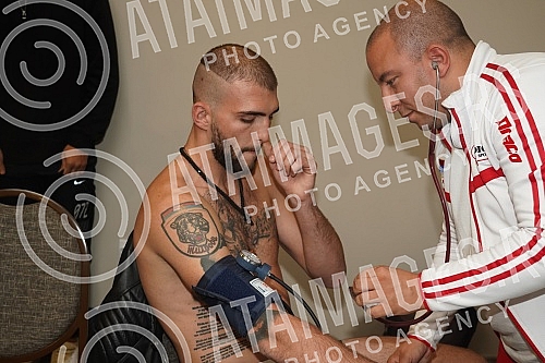 The measurement of fighters in front of the Memorial of prof. Dr. Miroslav Popovic.Merenje boraca pred Memorijal prof. dr Miroslav Popovic.