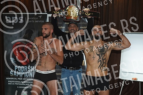 The measurement of fighters in front of the Memorial of prof. Dr. Miroslav Popovic.Merenje boraca pred Memorijal prof. dr Miroslav Popovic.